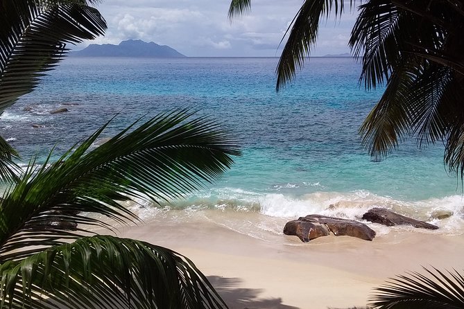 Beach hopping Tour on Mahe Seychelles - What the 15-person group size means