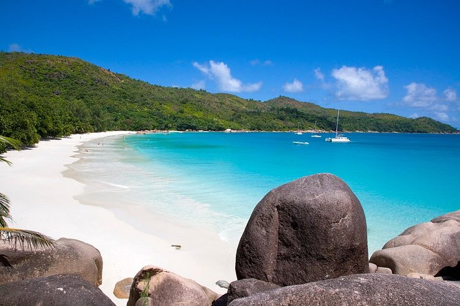 Cat Cocos: Mahe to Praslin Island Fast Ferry - The one-hour crossing to Praslin