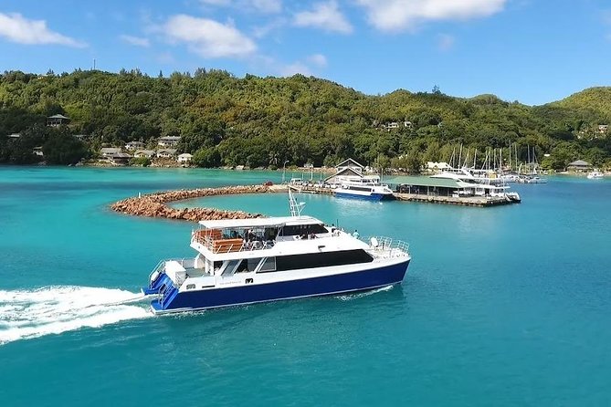 Cat Rose: Praslin Island / La Digue Island Fast Ferry - Leaving Praslin from Baie Sainte Anne