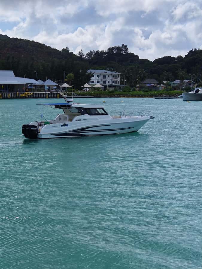 Curieuse Guided Tour, St Pierre, BBQ & 2 Snorkel Stops - First snorkeling stop: start with the sea