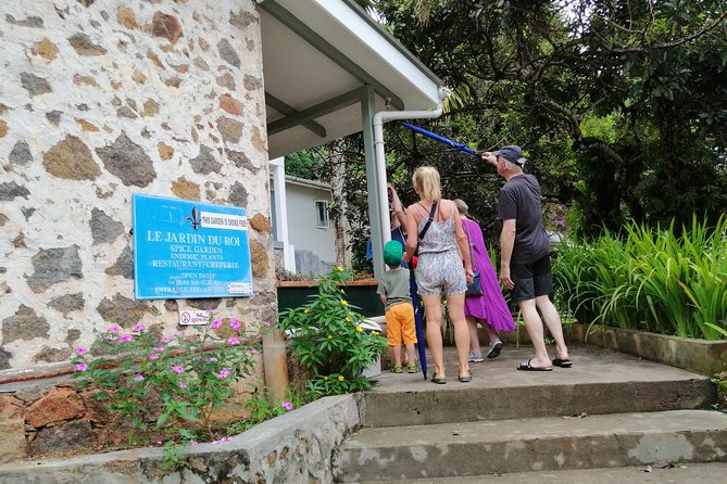 Island tour with the beach buggy - Domaine de Val des Prés for local craft and character