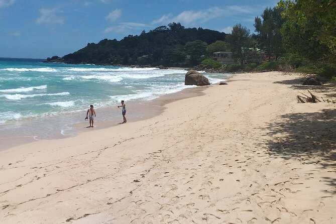 Mahe Island tour - Baie Lazare Beach: a relaxed coastal pause