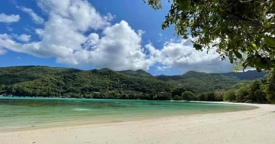 Mahé: Private Customizable Island Tour with Hotel Transfer - Rum, spices, crafts, and tea