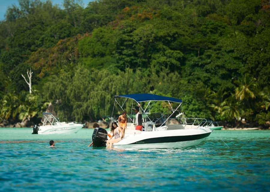 Mahe: Private half-day boat trip at the St.Anne Marine Park - What the $424 price really covers
