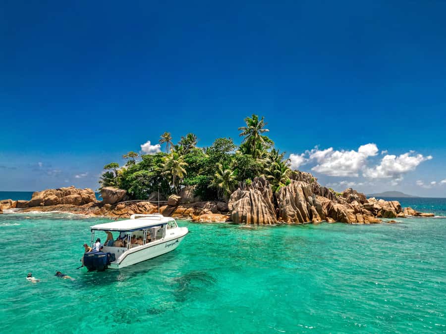 Praslin: Curieuse & St. Pierre Full-Day Boat Trip with Lunch - St. Pierre’s snorkeling stops