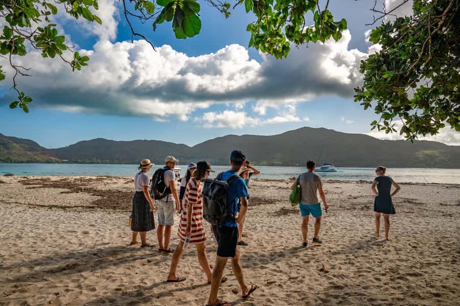 Praslin: Curieuse & St. Pierre Full-Day Boat Trip with Lunch - A beach BBQ with island flavors