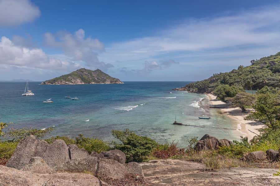 Praslin: Sister & Coco Island Full-Day Cruise and Creole BBQ - A three-island day from Praslin