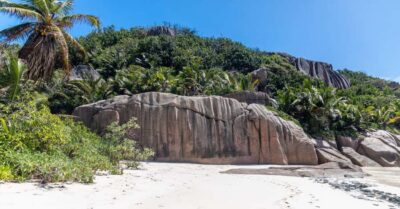Praslin: Sister & Coco Island Full-Day Cruise and Creole BBQ