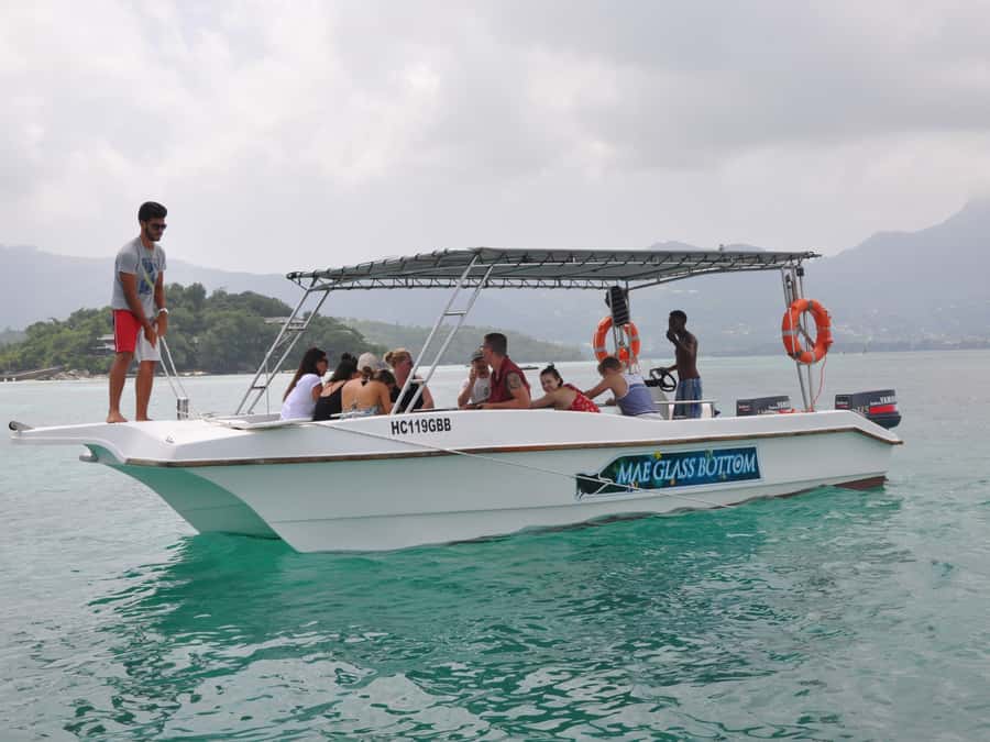 St. Anne Marine Park, Moyenne & Cerf Island Tour with Lunch - Who will enjoy this day most?